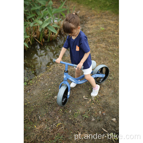 bicicleta de equilíbrio com estrutura de aço para crianças andando